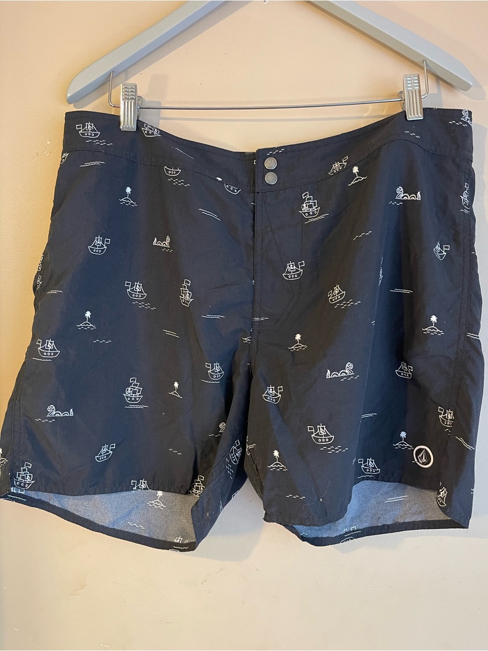 Volcom Men’s Size 38 XL Navy Nautical Ship & Sea Monster Boardshorts Swim Trunks